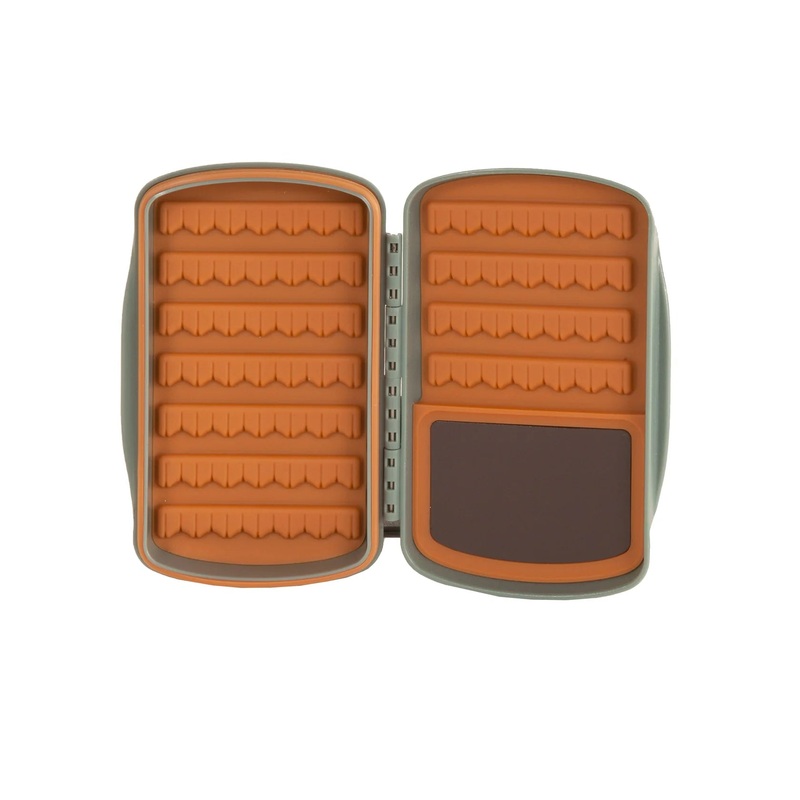 Fishpond Small – Tacky Pescador Fly Box – MagPad – Smoke Grey